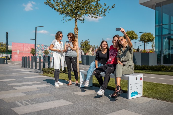 SMART STREET FURNITURE: THE 4 POINTS TO ADOPT WHEN ENGINEERING FOR SMART CITIZENS